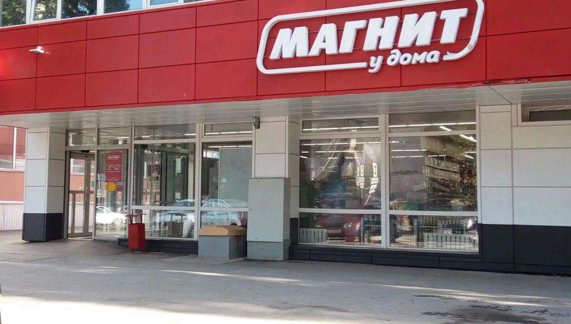 Стеклянные раздвижные двери REHAU